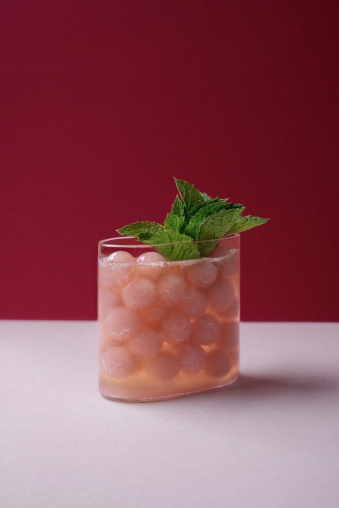 Cocktail Georgian Mint Julep à la pêche blanche, de Simone Capo - Les vergers Boiron